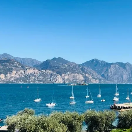 Monja Kemp Brenzone sul Garda